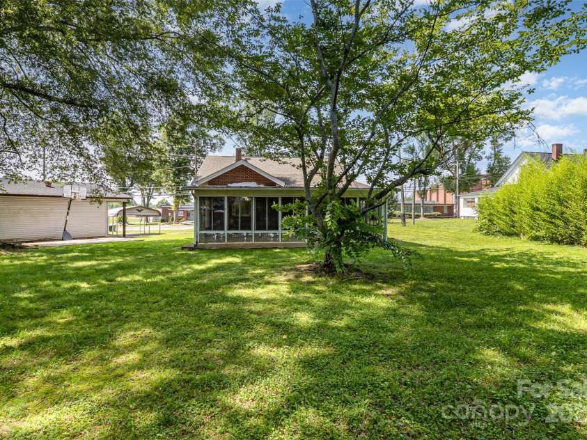 404 1st Street, Cherryville, NC 28021.  MLS# CAR4235122, YatesRealty ID 25184. 