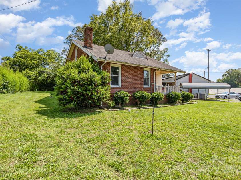 404 1st Street, Cherryville, NC 28021.  MLS# CAR4235122, YatesRealty ID 25184. 