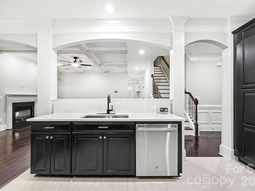4624 Pebble Run Drive, Matthews, NC 28105.  MLS# CAR4383386, YatesRealty ID 25185. 