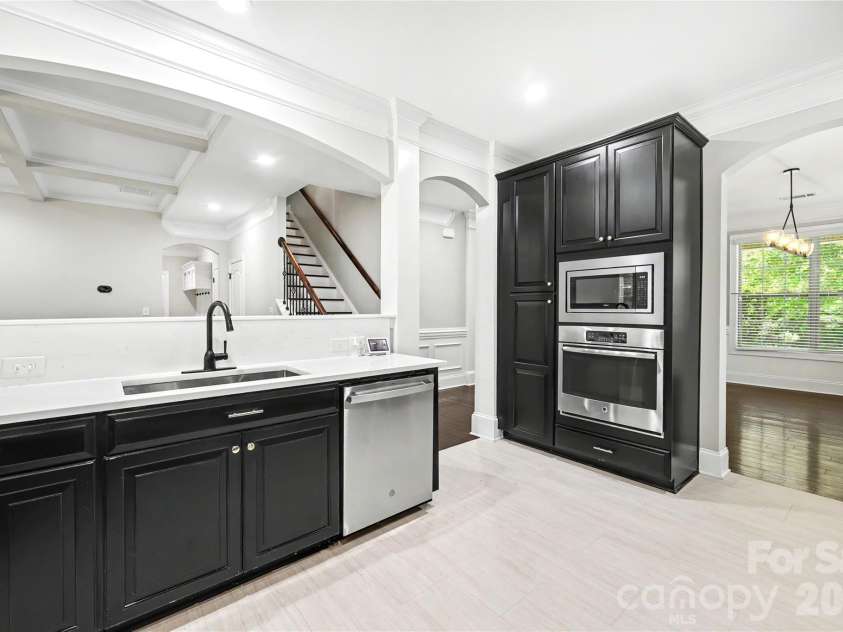 4624 Pebble Run Drive, Matthews, NC 28105.  MLS# CAR4383386, YatesRealty ID 25185. 