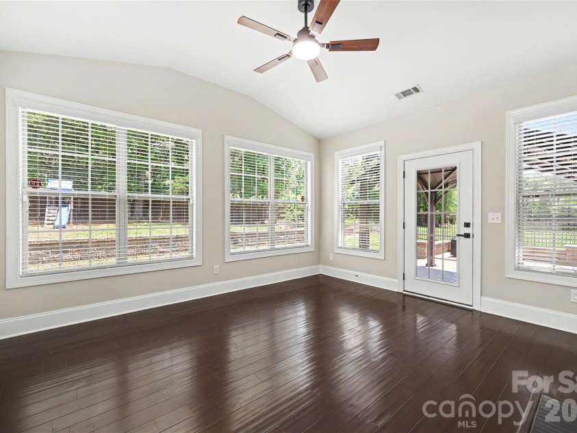 4624 Pebble Run Drive, Matthews, NC 28105.  MLS# CAR4383386, YatesRealty ID 25185. 