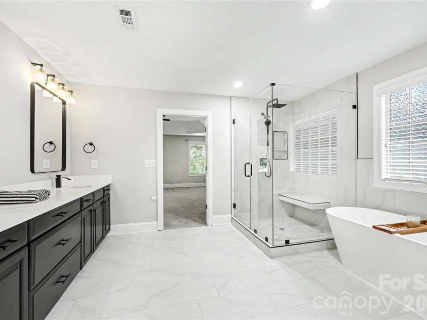 4624 Pebble Run Drive, Matthews, NC 28105.  MLS# CAR4383386, YatesRealty ID 25185. 