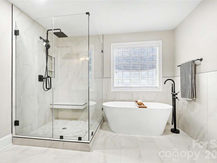 4624 Pebble Run Drive, Matthews, NC 28105.  MLS# CAR4383386, YatesRealty ID 25185. 