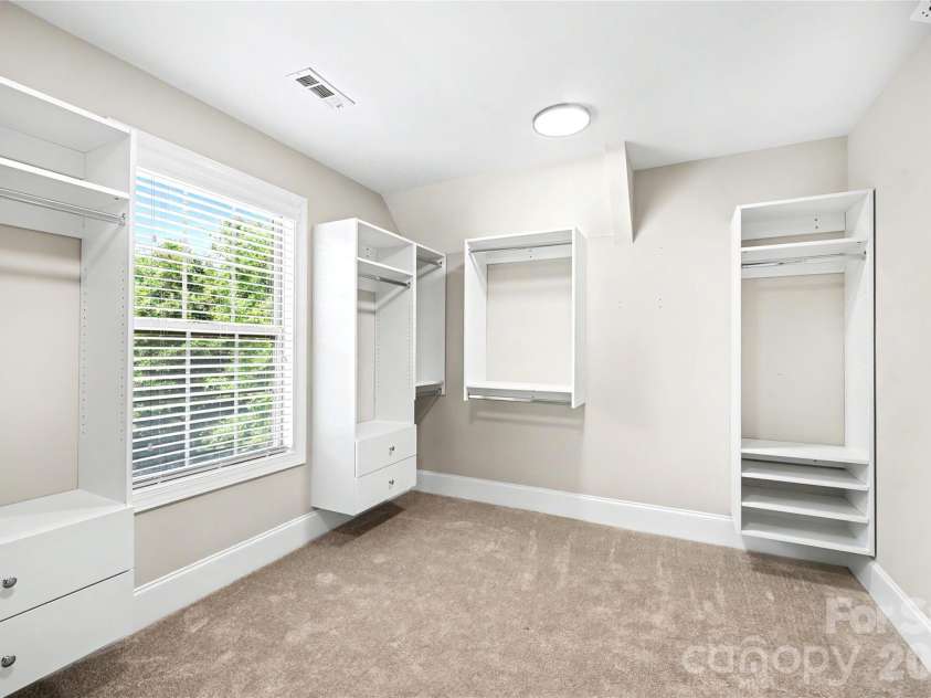 4624 Pebble Run Drive, Matthews, NC 28105.  MLS# CAR4383386, YatesRealty ID 25185. 