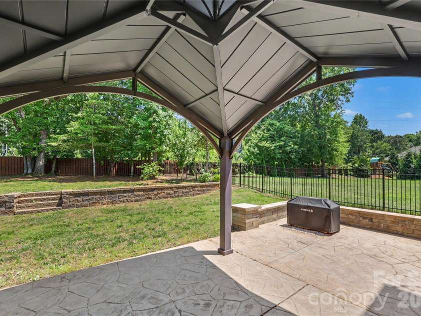 4624 Pebble Run Drive, Matthews, NC 28105.  MLS# CAR4383386, YatesRealty ID 25185. 