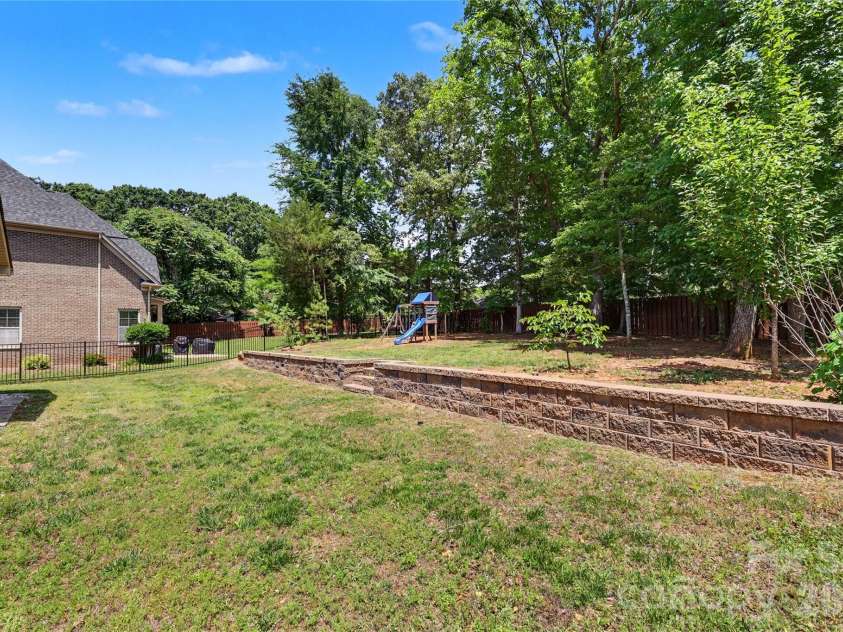 4624 Pebble Run Drive, Matthews, NC 28105.  MLS# CAR4383386, YatesRealty ID 25185. 