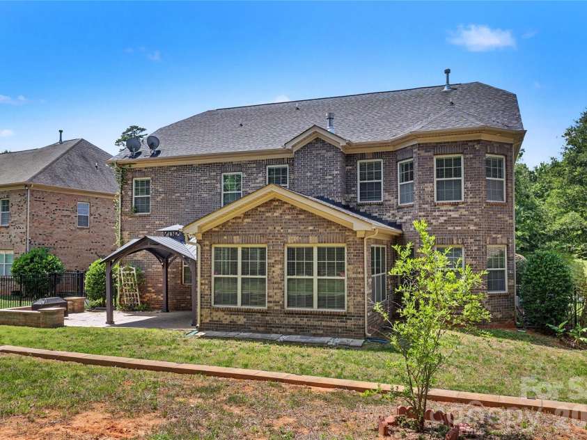 4624 Pebble Run Drive, Matthews, NC 28105.  MLS# CAR4383386, YatesRealty ID 25185. 