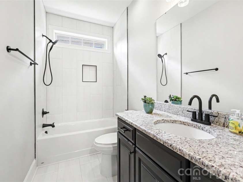 4624 Pebble Run Drive, Matthews, NC 28105.  MLS# CAR4383386, YatesRealty ID 25185. Full Bathroom on Main Floor