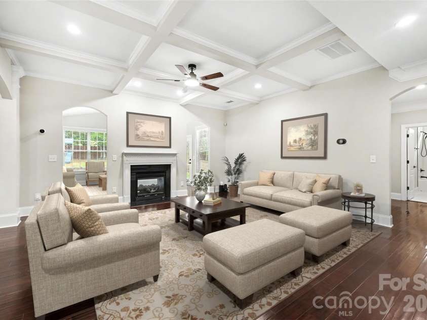 4624 Pebble Run Drive, Matthews, NC 28105.  MLS# CAR4383386, YatesRealty ID 25185. Grest Room