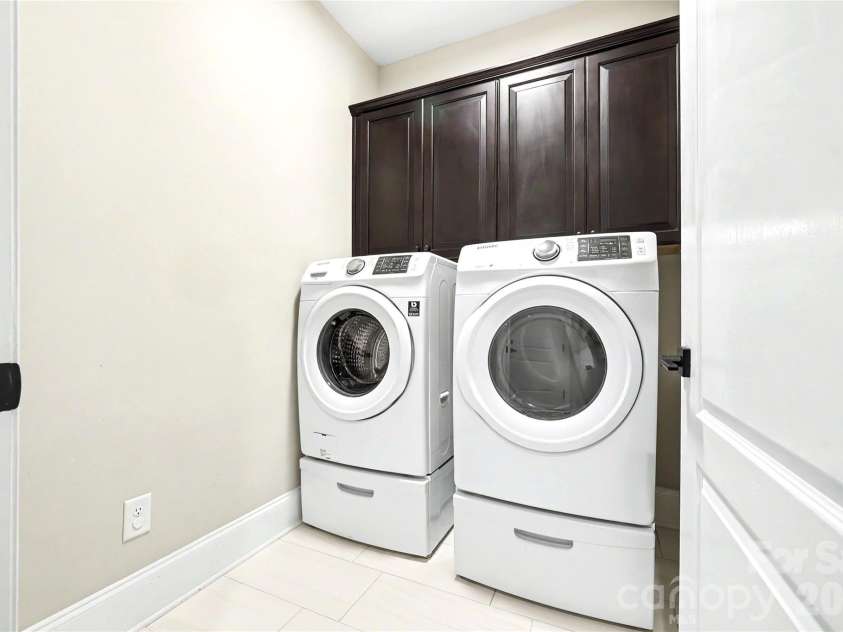 4624 Pebble Run Drive, Matthews, NC 28105.  MLS# CAR4383386, YatesRealty ID 25185. Laundry