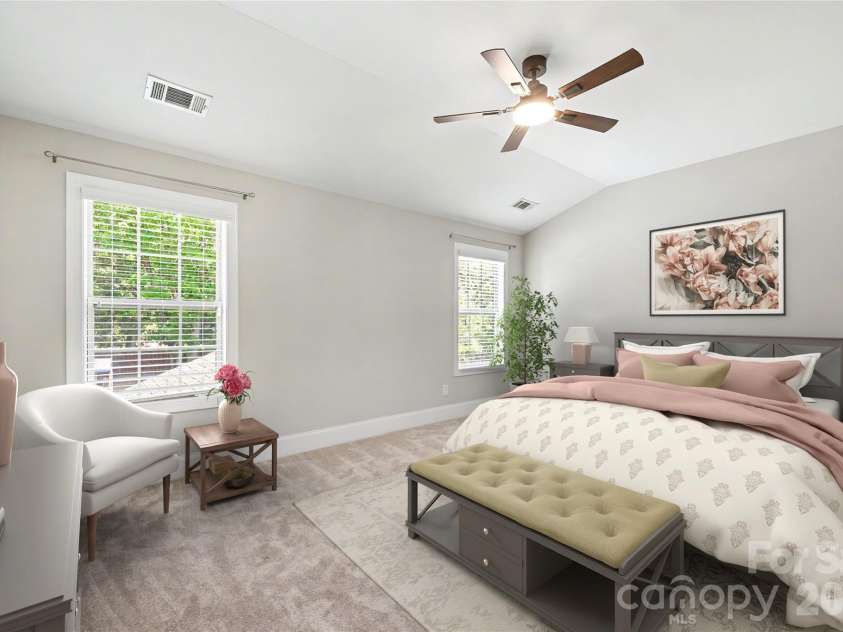 4624 Pebble Run Drive, Matthews, NC 28105.  MLS# CAR4383386, YatesRealty ID 25185. Primary Bedroom