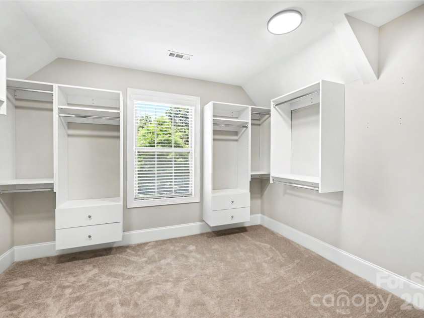 4624 Pebble Run Drive, Matthews, NC 28105.  MLS# CAR4383386, YatesRealty ID 25185. Primary Closet