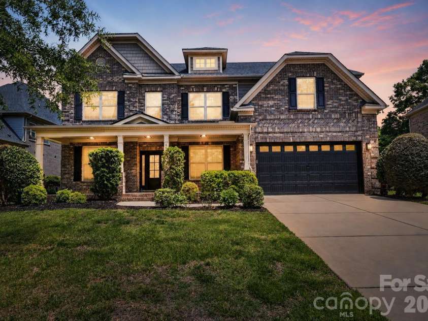 4624 Pebble Run Drive, Matthews, NC 28105.  MLS# CAR4383386, YatesRealty ID 25185. Welcome to Pebble Run