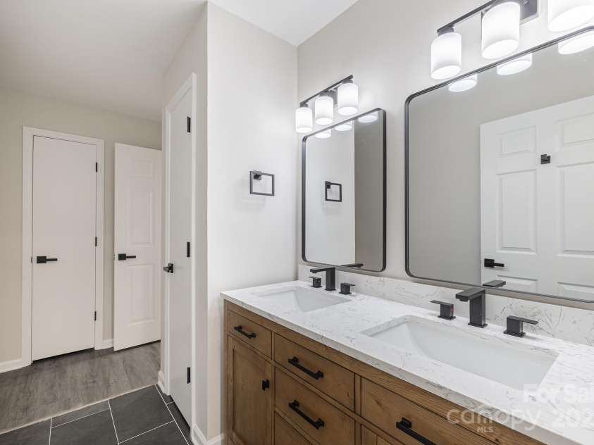 712 Mallard Head Lane, Mooresville, NC 28117.  MLS# CAR4267076, YatesRealty ID 25185. 