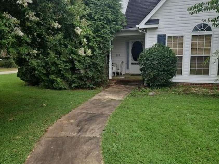 106 Lenox Lane, Monroe, NC 28110.  MLS# CAR4279359, YatesRealty ID 25186. 