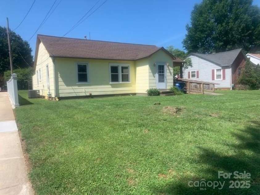 1242 Mitchell Avenue, Statesville, NC 28677.  MLS# CAR4274790, YatesRealty ID 25188. 