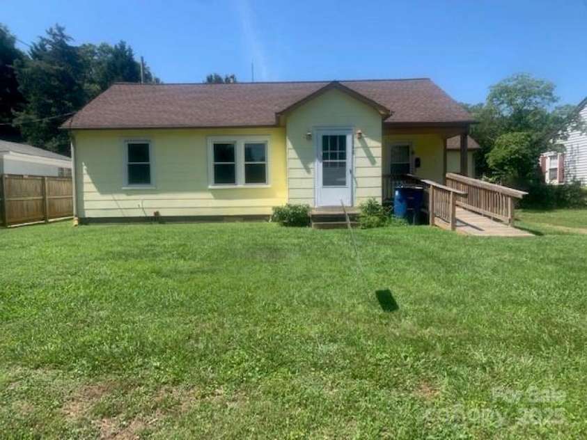 1242 Mitchell Avenue, Statesville, NC 28677.  MLS# CAR4274790, YatesRealty ID 25188. 