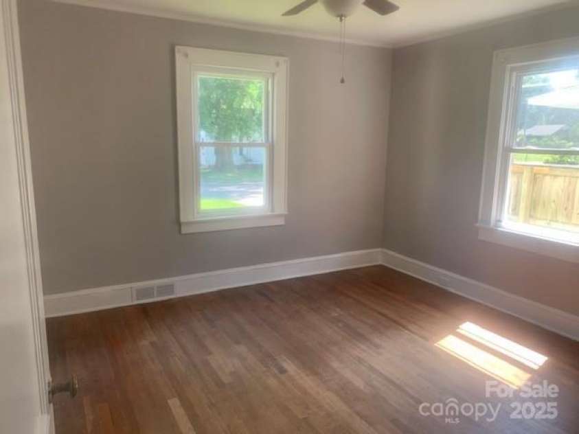 1242 Mitchell Avenue, Statesville, NC 28677.  MLS# CAR4274790, YatesRealty ID 25188. 