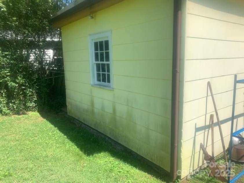 1242 Mitchell Avenue, Statesville, NC 28677.  MLS# CAR4274790, YatesRealty ID 25188. 