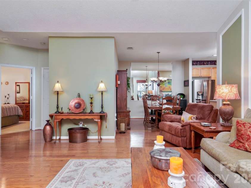 6214 Half Dome Drive, Charlotte, NC 28269.  MLS# CAR4356471, YatesRealty ID 25188. 