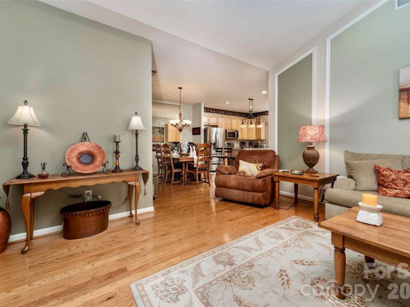 6214 Half Dome Drive, Charlotte, NC 28269.  MLS# CAR4356471, YatesRealty ID 25188. 