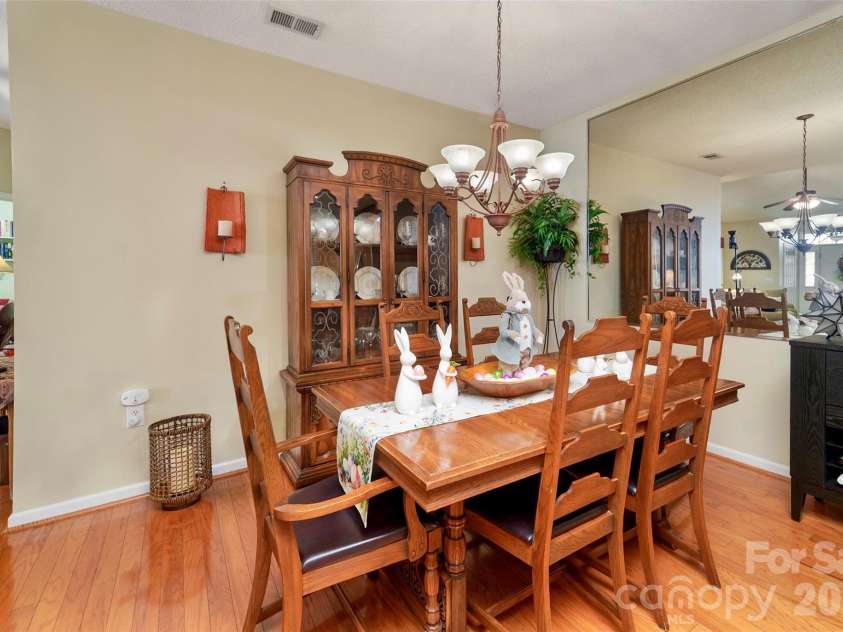 6214 Half Dome Drive, Charlotte, NC 28269.  MLS# CAR4356471, YatesRealty ID 25188. 