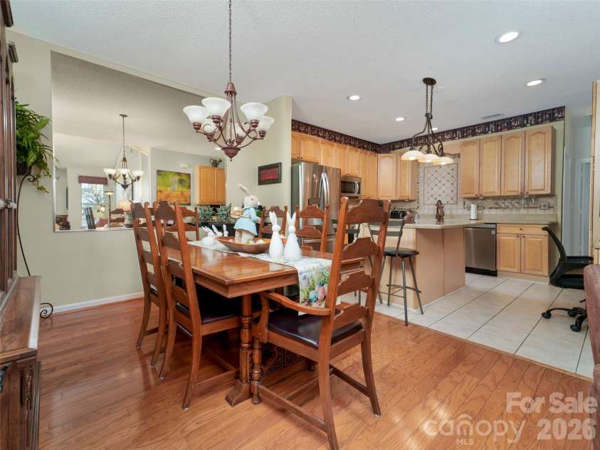 6214 Half Dome Drive, Charlotte, NC 28269.  MLS# CAR4356471, YatesRealty ID 25188. 