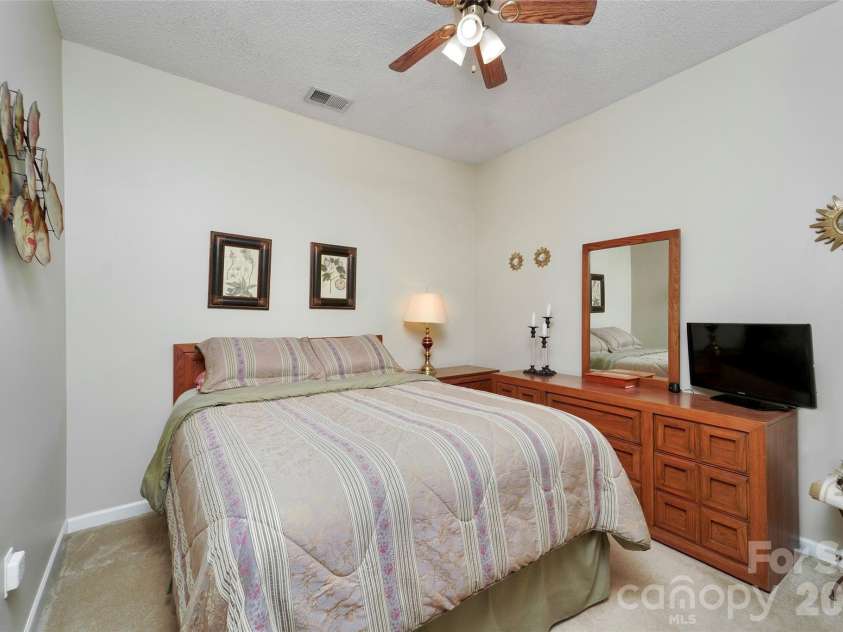 6214 Half Dome Drive, Charlotte, NC 28269.  MLS# CAR4356471, YatesRealty ID 25188. 