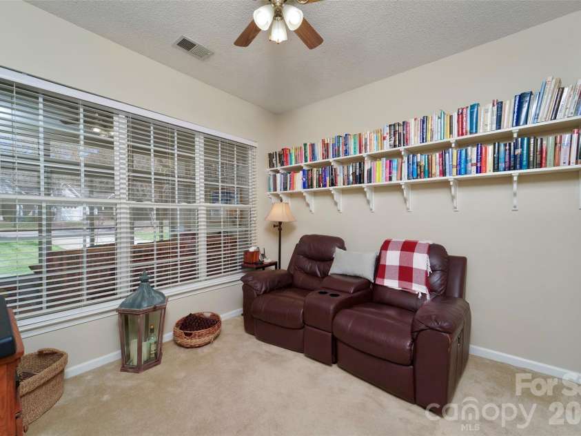 6214 Half Dome Drive, Charlotte, NC 28269.  MLS# CAR4356471, YatesRealty ID 25188. 