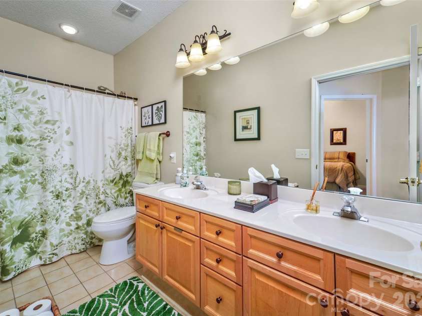 6214 Half Dome Drive, Charlotte, NC 28269.  MLS# CAR4356471, YatesRealty ID 25188. 