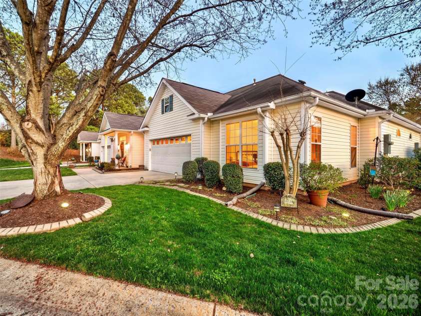 6214 Half Dome Drive, Charlotte, NC 28269.  MLS# CAR4356471, YatesRealty ID 25188. 