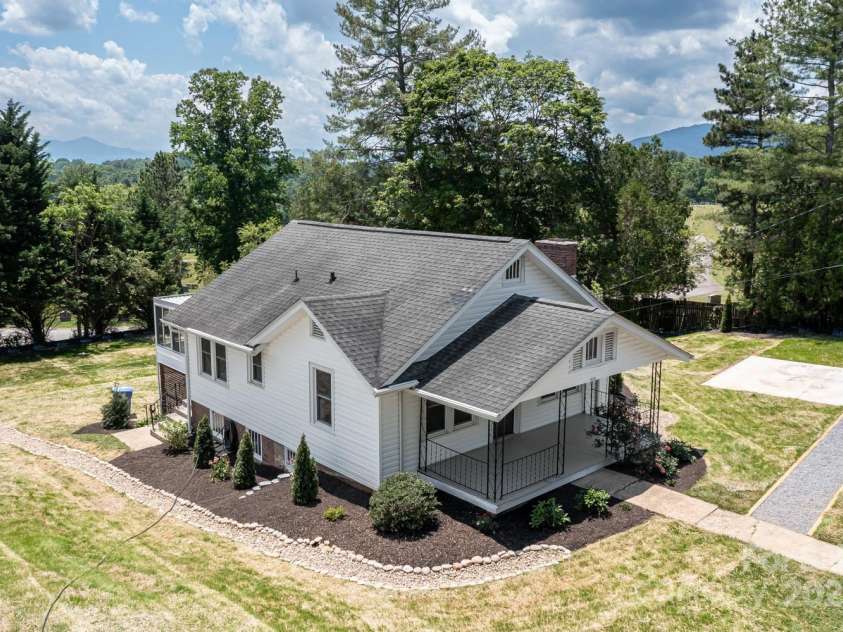 438 Hazel Mill Road, Asheville, NC 28806.  MLS# CAR4269858, YatesRealty ID 25189. Flat yard with parking area near front porch
