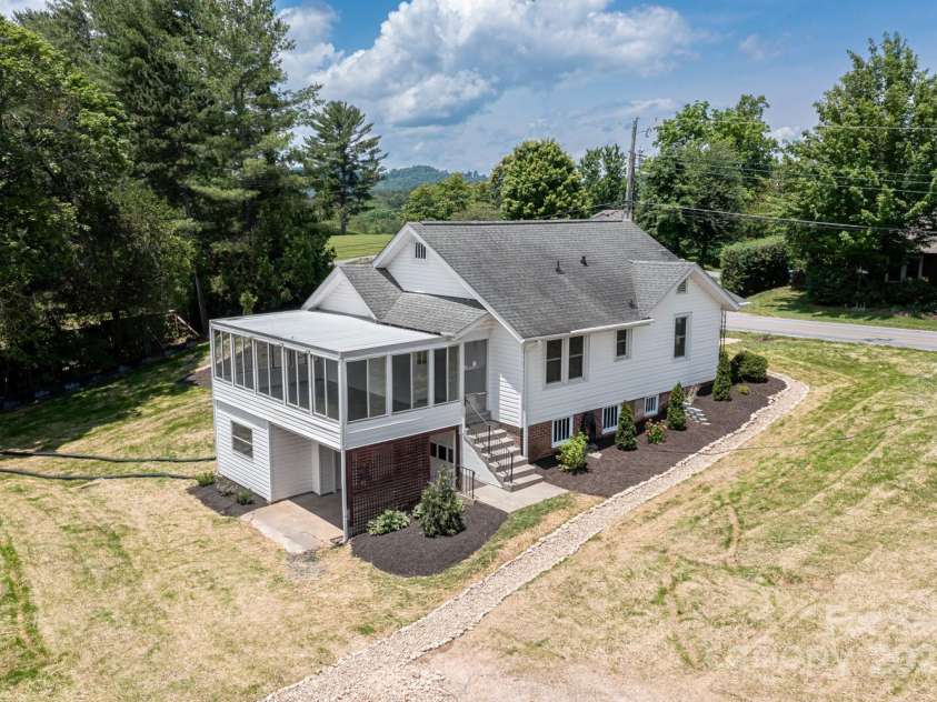 438 Hazel Mill Road, Asheville, NC 28806.  MLS# CAR4269858, YatesRealty ID 25189. Side and Backyard