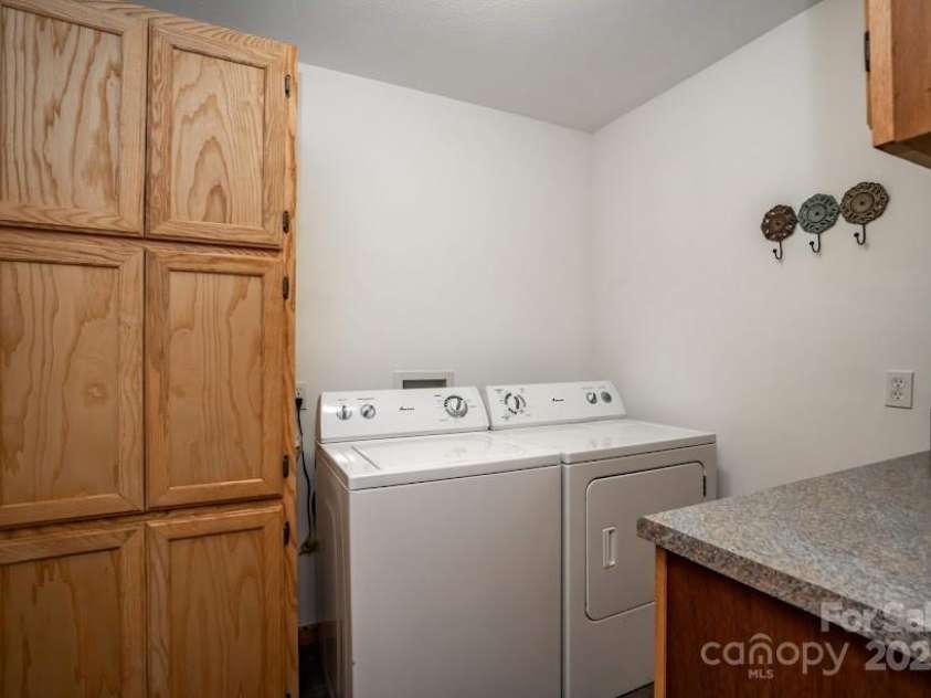 70 Double Back Lane, Mars Hill, NC 28754.  MLS# CAR4304443, YatesRealty ID 2519. Laundry on Main Level