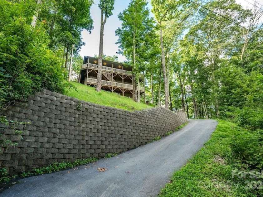 70 Double Back Lane, Mars Hill, NC 28754.  MLS# CAR4304443, YatesRealty ID 2519. Paved Driveway