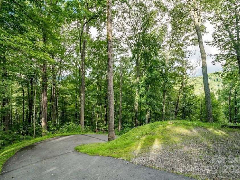 70 Double Back Lane, Mars Hill, NC 28754.  MLS# CAR4304443, YatesRealty ID 2519. Paved Driveway