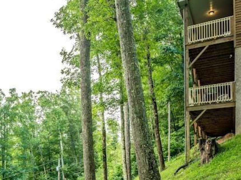 70 Double Back Lane, Mars Hill, NC 28754.  MLS# CAR4304443, YatesRealty ID 2519. Private Setting