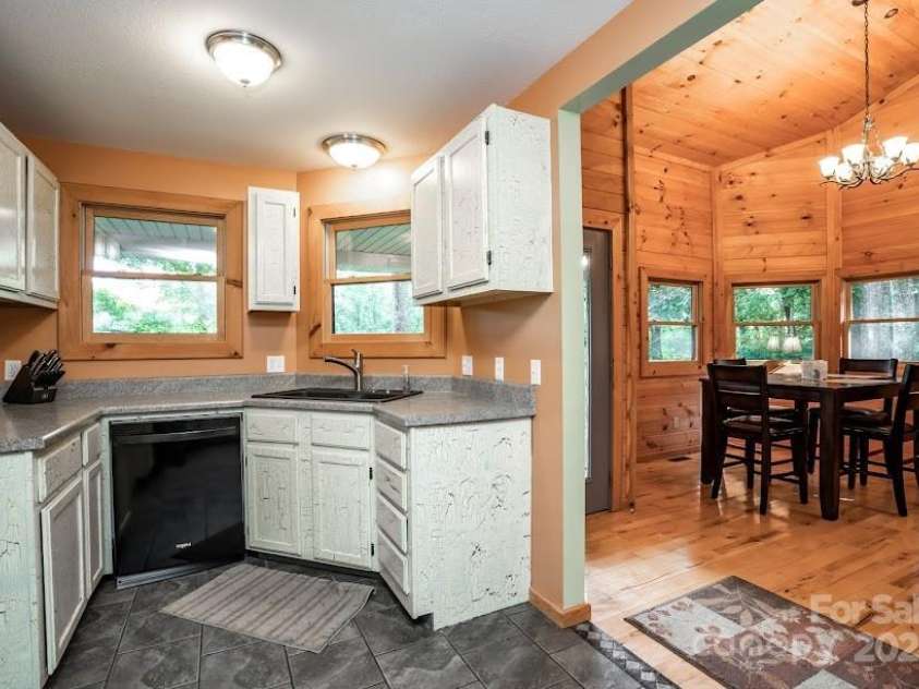 70 Double Back Lane, Mars Hill, NC 28754.  MLS# CAR4304443, YatesRealty ID 2519. Well Laid Out Kitchen