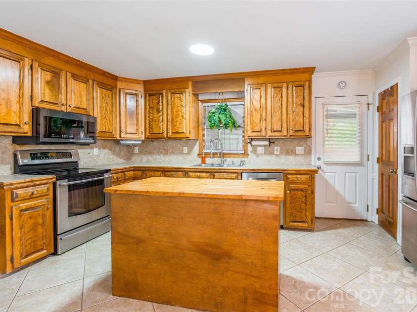 8230 Quail Hollow Drive, Harrisburg, NC 28075.  MLS# CAR4329712, YatesRealty ID 2519. 