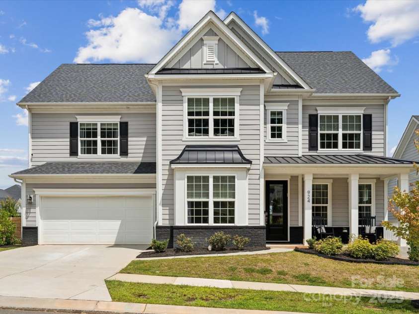 924 Stebbins Drive, Fort Mill, SC 29715.  MLS# CAR4232795, YatesRealty ID 2519. 