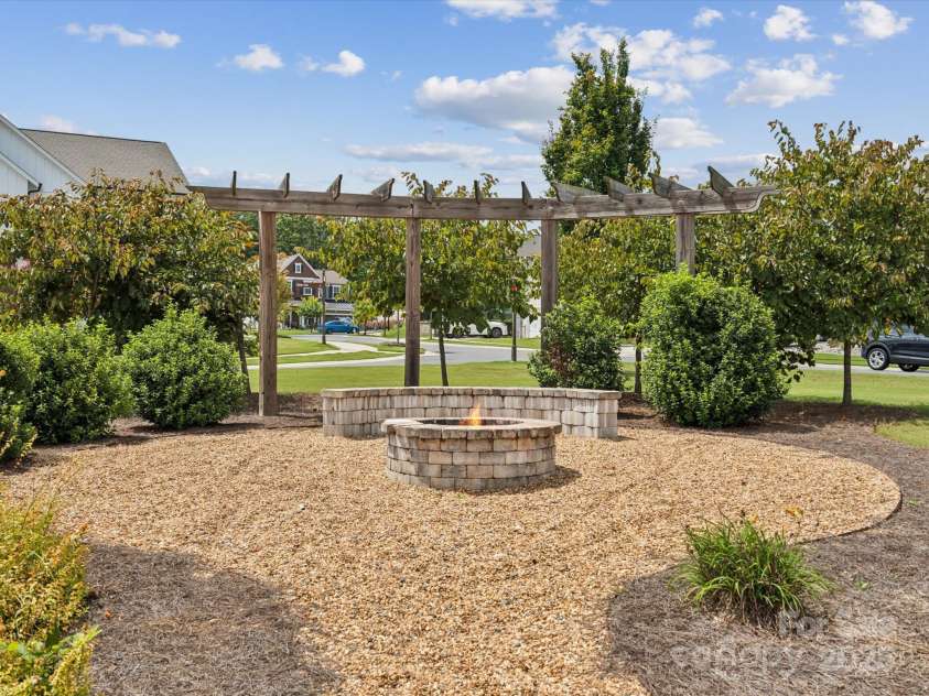 924 Stebbins Drive, Fort Mill, SC 29715.  MLS# CAR4232795, YatesRealty ID 2519. 