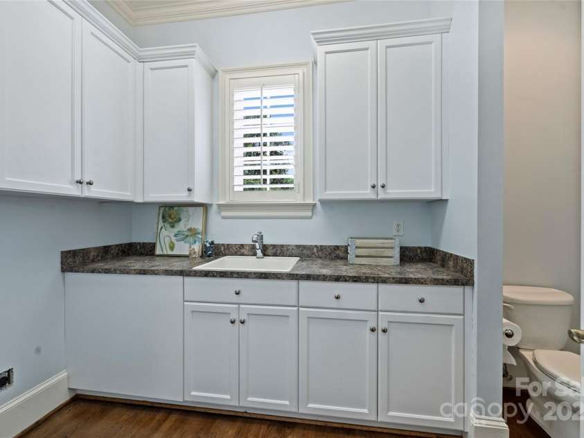 14652 Villalonga Lane, Charlotte, NC 28277.  MLS# CAR4265221, YatesRealty ID 25190. Downstairs laundry room with wash closet