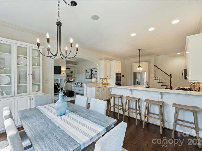 14652 Villalonga Lane, Charlotte, NC 28277.  MLS# CAR4265221, YatesRealty ID 25190. Light-filled breakfast area overlooking the yard