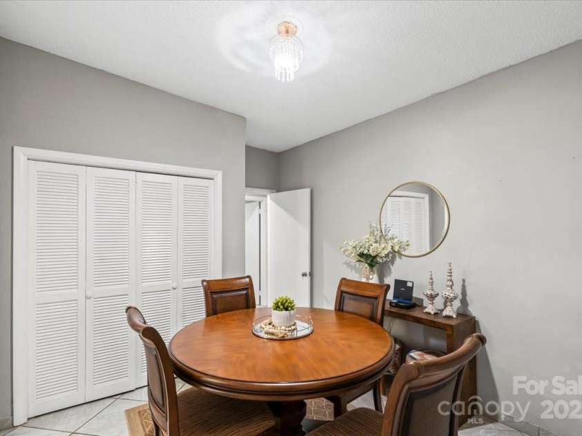 1627 33rd Avenue, Hickory, NC 28601.  MLS# CAR4270695, YatesRealty ID 25191. 