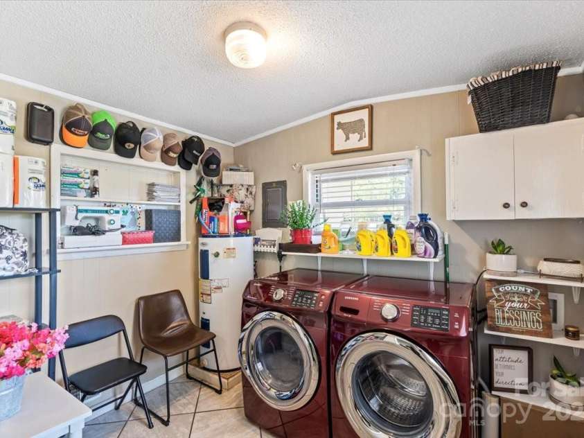 1627 33rd Avenue, Hickory, NC 28601.  MLS# CAR4270695, YatesRealty ID 25191. 