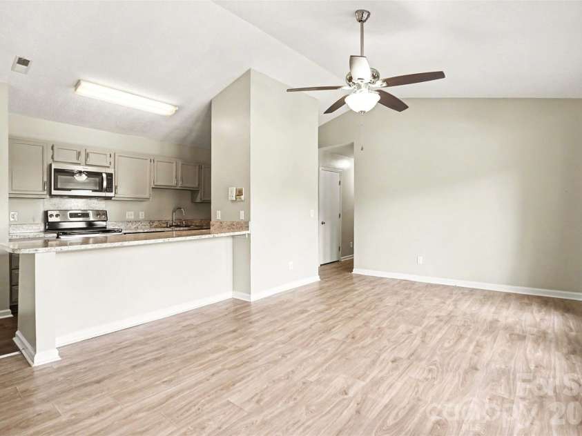 6165 Meadow Rose Lane, Charlotte, NC 28215.  MLS# CAR4406012, YatesRealty ID 25191. Great open floor plan!