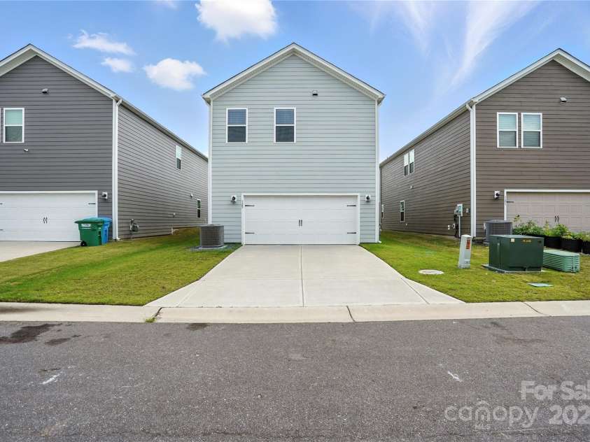 125 Cedar Knoll Circle, Pineville, NC 28134.  MLS# CAR4270178, YatesRealty ID 25192. 