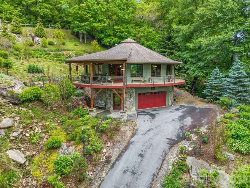 140 Slim Ridge, Maggie Valley, NC 28751.  MLS# CAR4381196, YatesRealty ID 25193. 