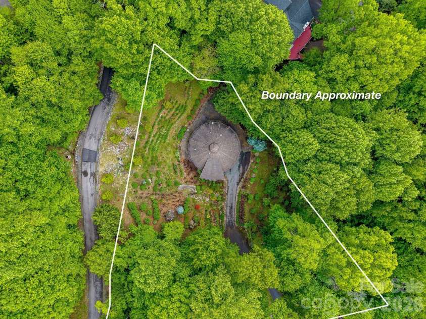 140 Slim Ridge, Maggie Valley, NC 28751.  MLS# CAR4381196, YatesRealty ID 25193. 