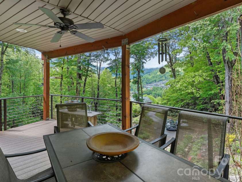 140 Slim Ridge, Maggie Valley, NC 28751.  MLS# CAR4381196, YatesRealty ID 25193. 